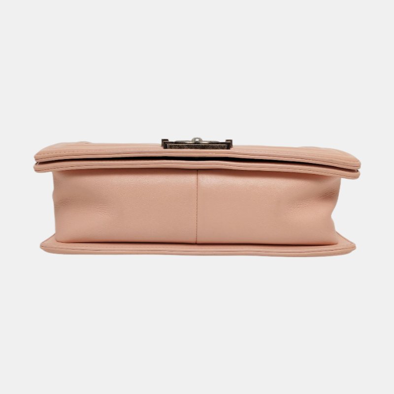 CHANEL BOY 中號 淺粉色萎格紋肩背包斜背包 釕色五金-5