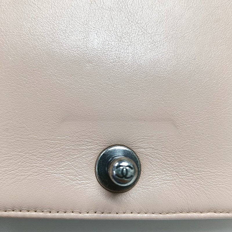 CHANEL BOY 中號 淺粉色萎格紋肩背包斜背包 釕色五金-9