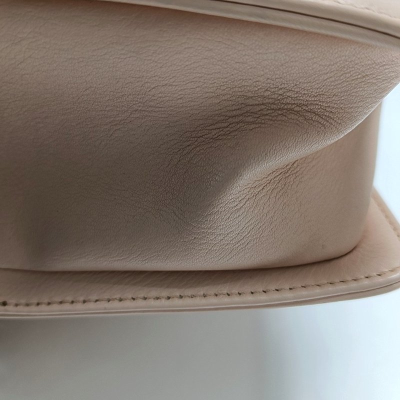 CHANEL BOY 中號 淺粉色萎格紋肩背包斜背包 釕色五金-11