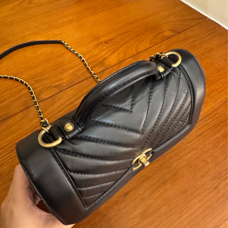 Chanel黑色山形紋金雙C手提兩用包-2