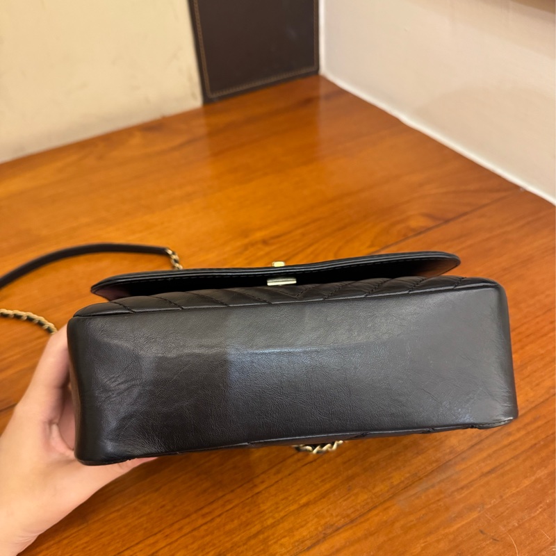 Chanel黑色山形紋金雙C手提兩用包-5