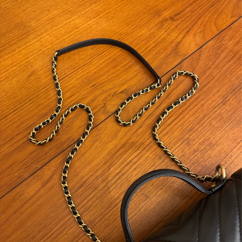 Chanel黑色山形紋金雙C手提兩用包-48