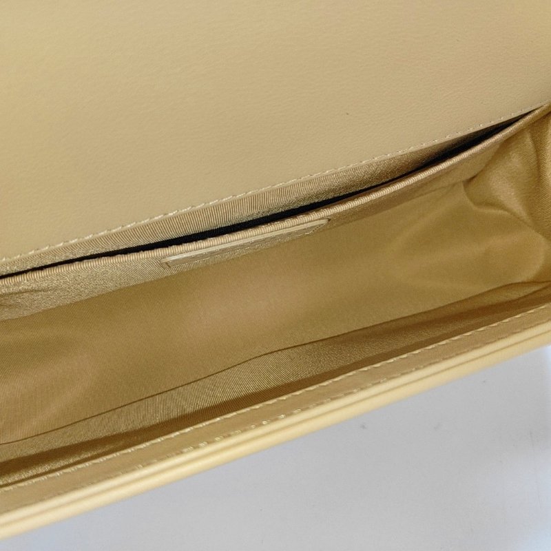 CHANEL BOY 中號 卡其色牛皮菱格紋绗縫肩背包斜背包 釕色五金-6