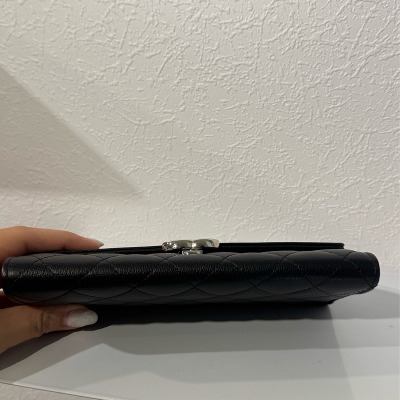 Chanel黑皮革拼黑荔枝皮半銀半黑雙C釦式長夾-5
