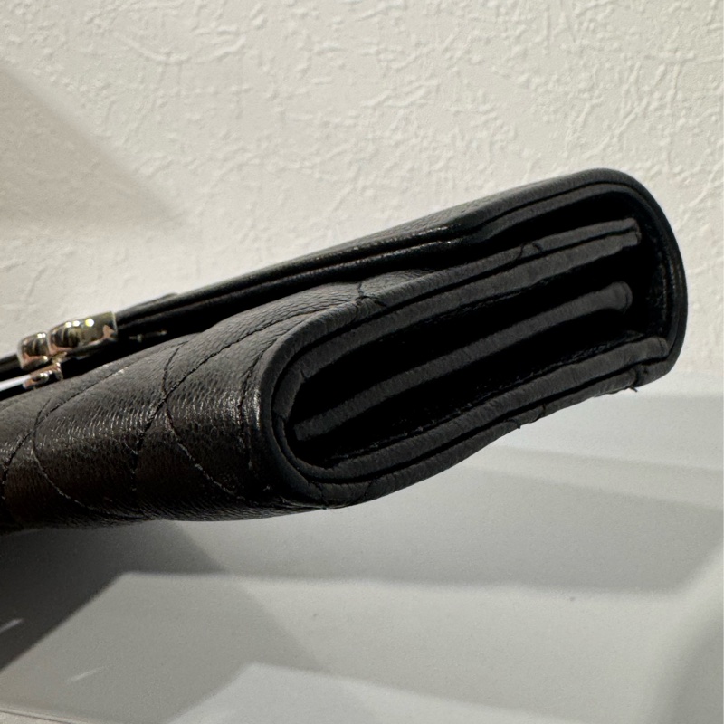 Chanel黑皮革拼黑荔枝皮半銀半黑雙C釦式長夾-7