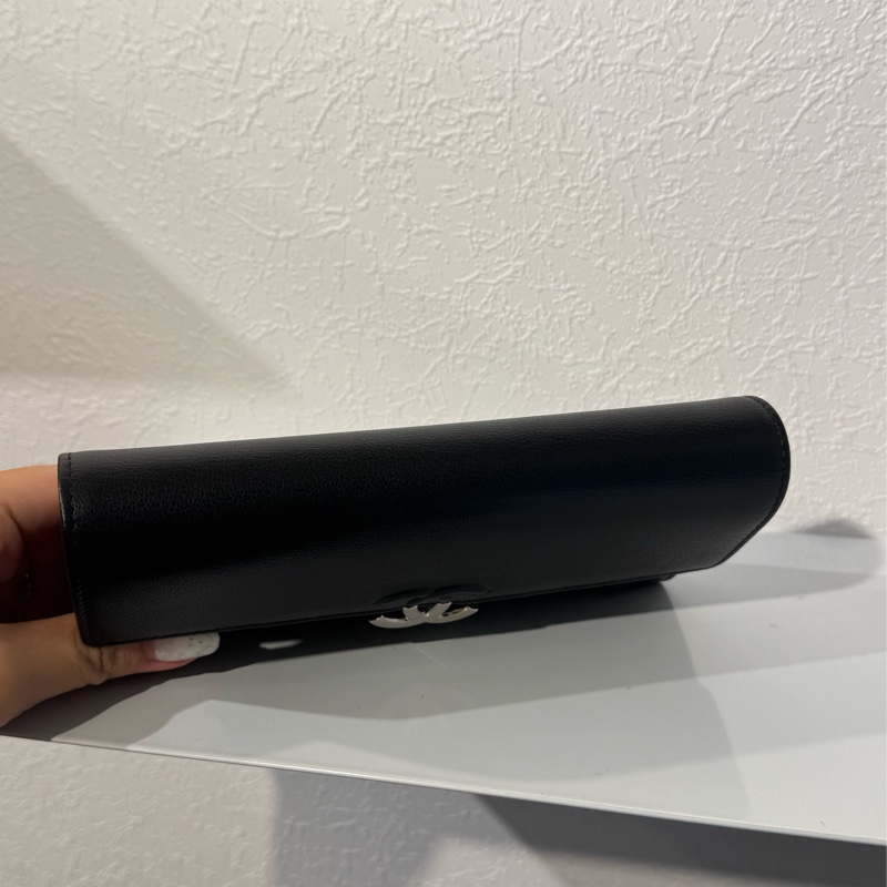 Chanel黑皮革拼黑荔枝皮半銀半黑雙C釦式長夾-8