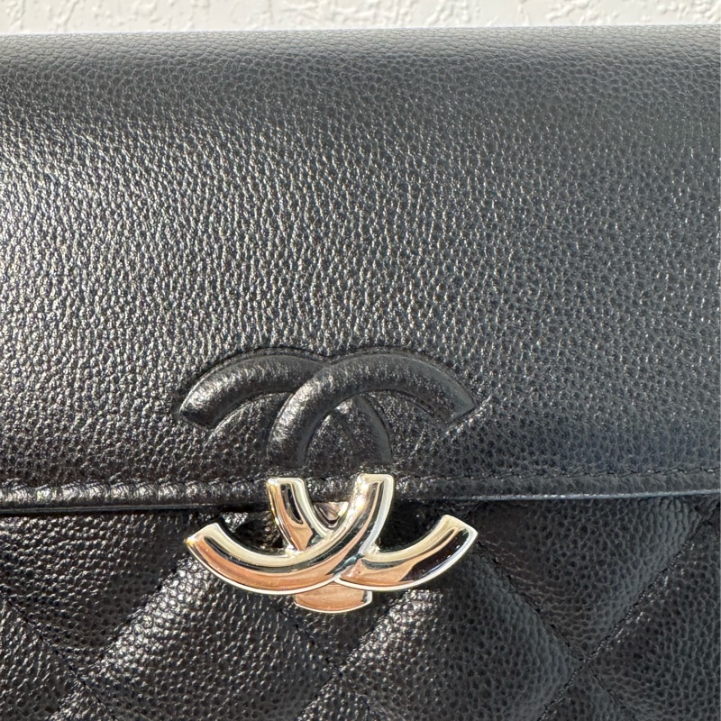 Chanel黑皮革拼黑荔枝皮半銀半黑雙C釦式長夾-9