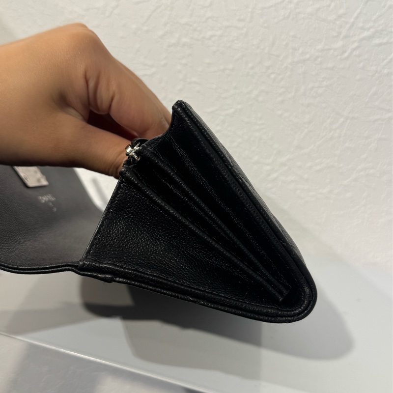 Chanel黑皮革拼黑荔枝皮半銀半黑雙C釦式長夾-20