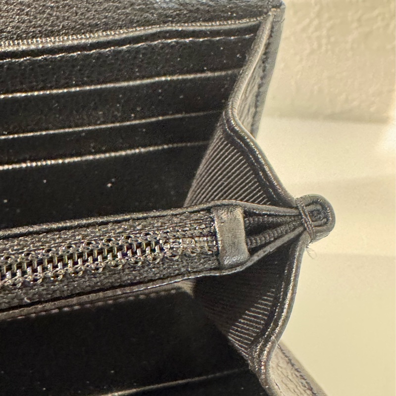 Chanel黑皮革拼黑荔枝皮半銀半黑雙C釦式長夾-23