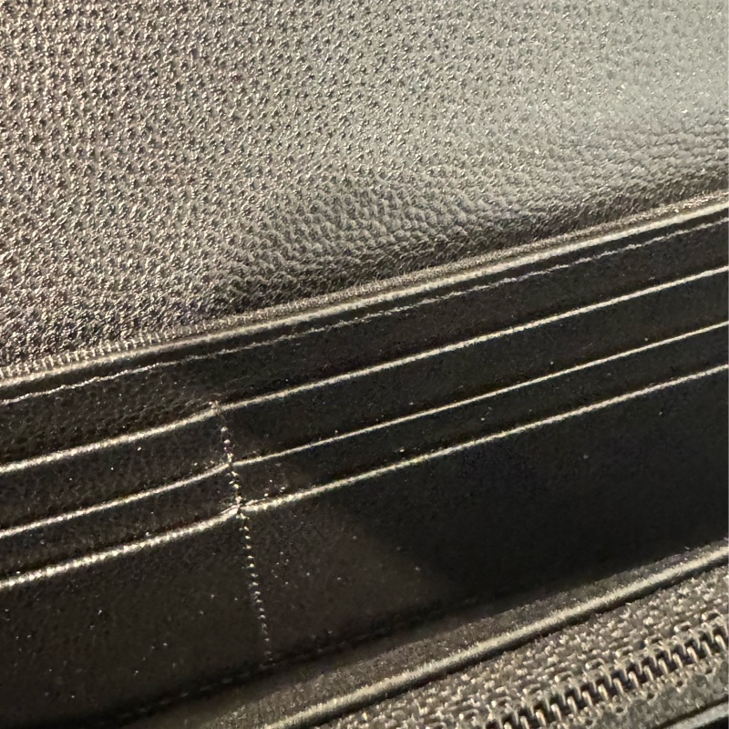 Chanel黑皮革拼黑荔枝皮半銀半黑雙C釦式長夾-27