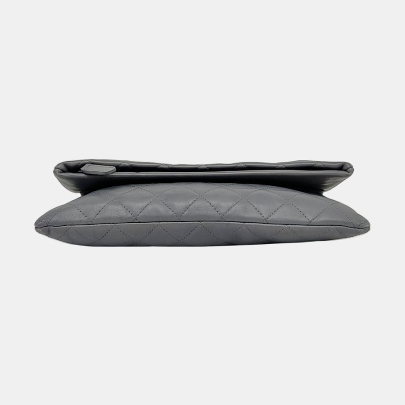 CHANEL 深灰色羊皮萎格紋手拿包 銀色五金 20開-5