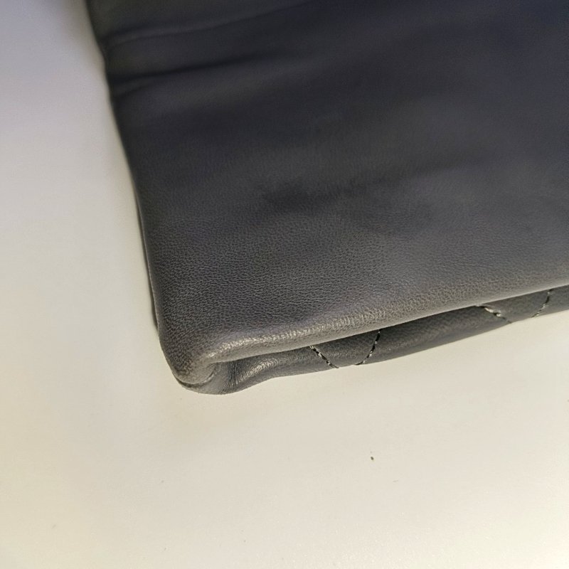 CHANEL 深灰色羊皮萎格紋手拿包 銀色五金 20開-11