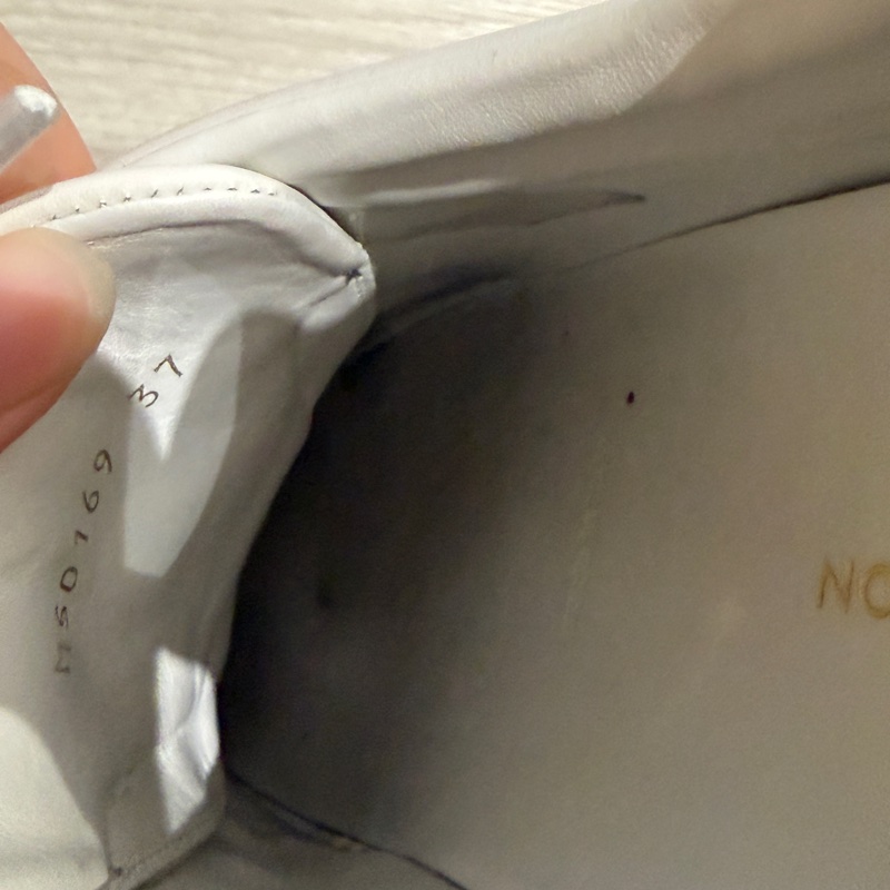 Louis Vuitton Logo小白鞋🩵尺寸37-20