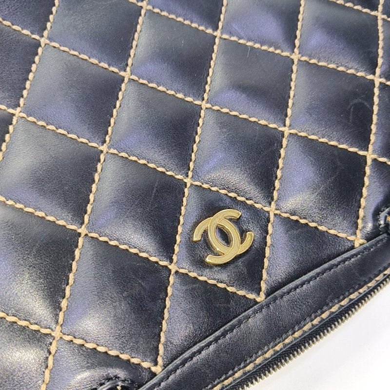 CHANEL SURPIQUE 黑色牛皮菱格紋縫製手提包-7