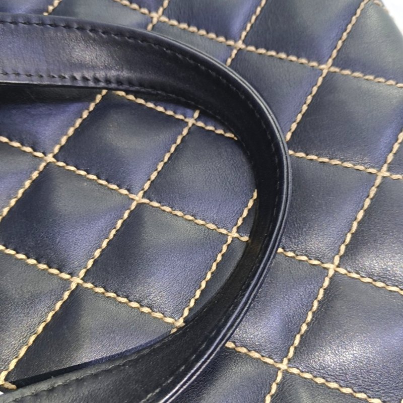 CHANEL SURPIQUE 黑色牛皮菱格紋縫製手提包-9