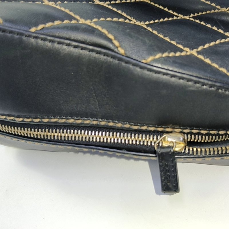 CHANEL SURPIQUE 黑色牛皮菱格紋縫製手提包-10