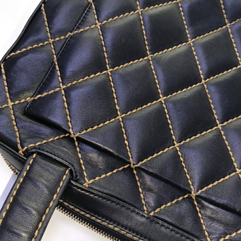 CHANEL SURPIQUE 黑色牛皮菱格紋縫製手提包-12