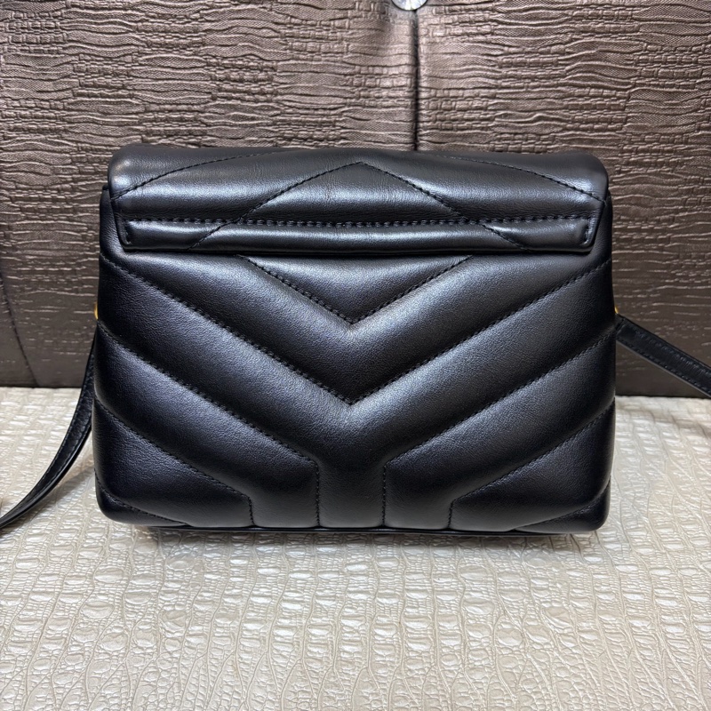 YSL 黑牛皮loulou toy金釦信封下蓋斜背包-1