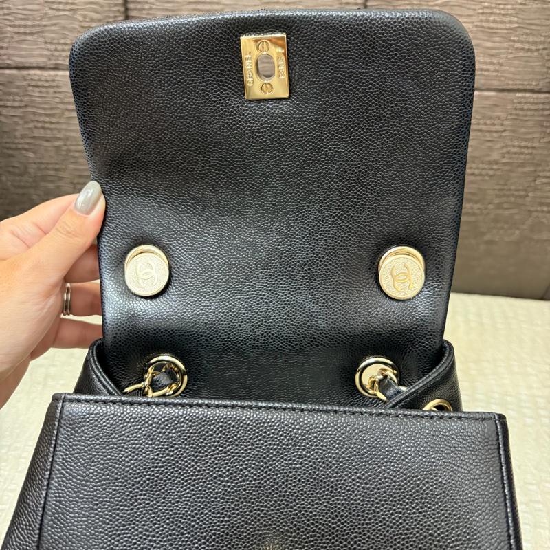 🌟熱門🌟Chanel 黑荔枝牛皮Duma中號手提後背包AS4398-10