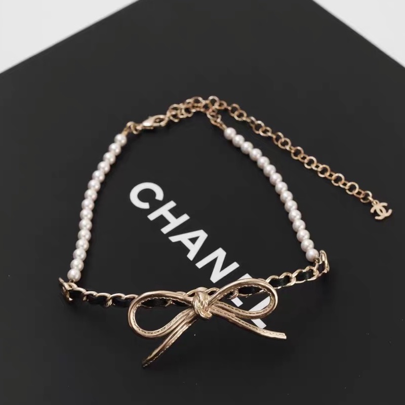 Chanel 香奈兒 22s 珍珠蝴蝶結 皮穿鍊 choker項鍊-3
