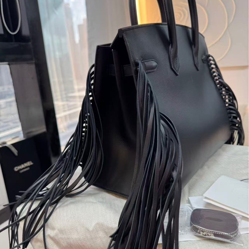 Hermès Birkin 35 Black Evergrain Leather Handbag with Silver Hardware and Fringe Stamp W-3