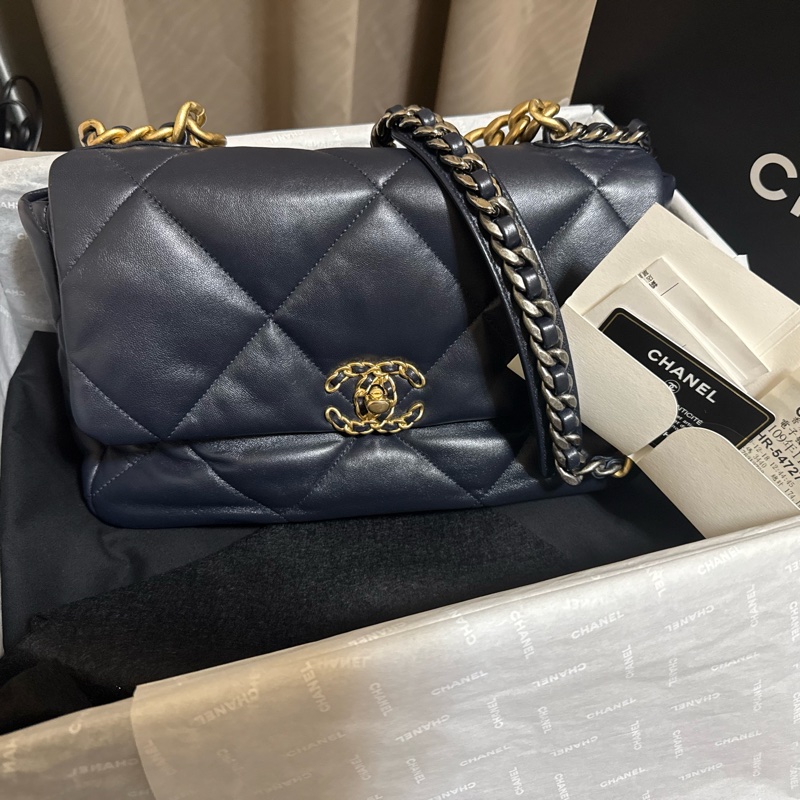 香奈兒19 深藍配金30cm 澎澎羊皮包自售-0