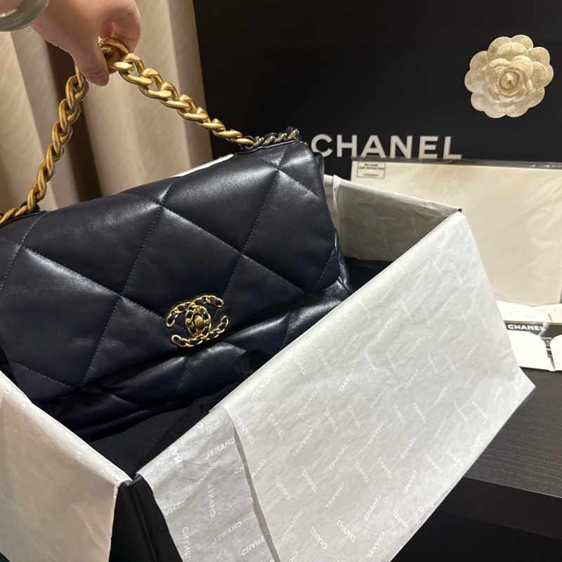 香奈兒19 深藍配金30cm 澎澎羊皮包自售-4