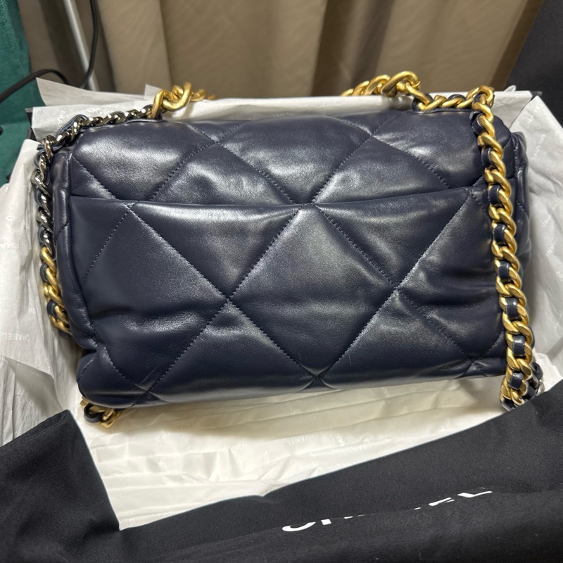 香奈兒19 深藍配金30cm 澎澎羊皮包自售-6