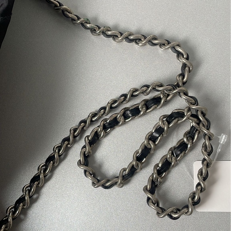 Prada 三角牌黑銀鏈條包-8