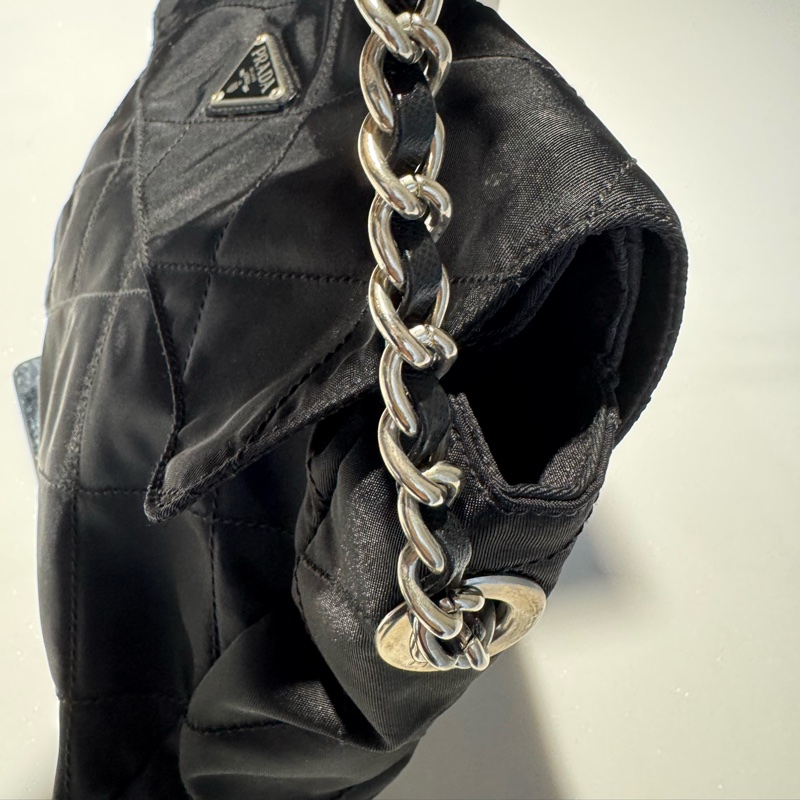 Prada 三角牌黑銀鏈條包 （有保卡）-10