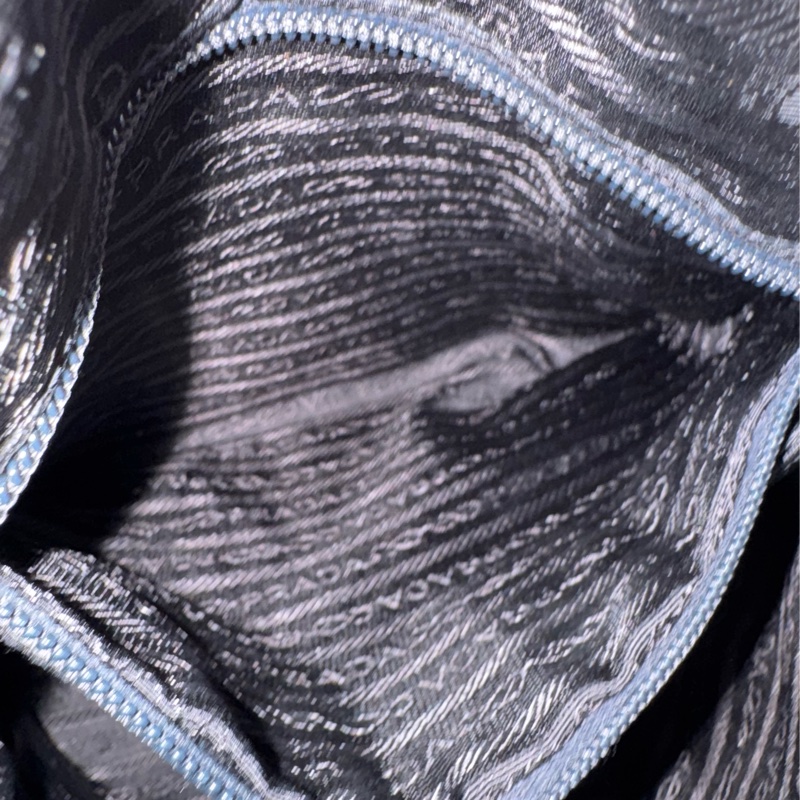 Prada 三角牌黑銀鏈條包 （有保卡）-15