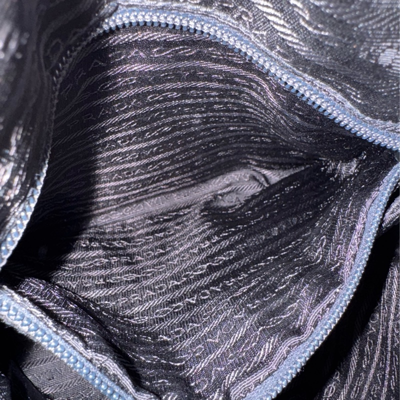 Prada 三角牌黑銀鏈條包 （有保卡）-16