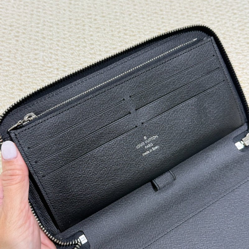 Louis Vuitton - 黑色EPI銀釦商務型長夾-11