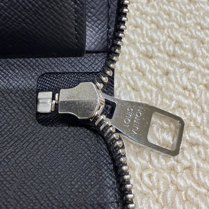 Louis Vuitton - 黑色EPI銀釦商務型長夾-15