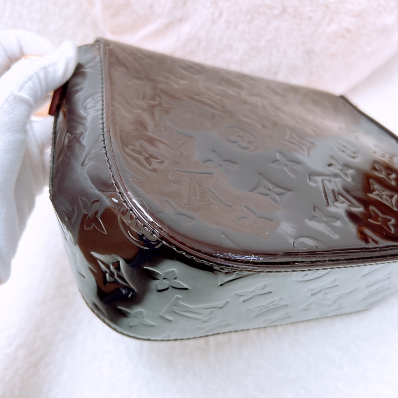 Lv bellflower GM 酒紅色漆皮郵差包-8