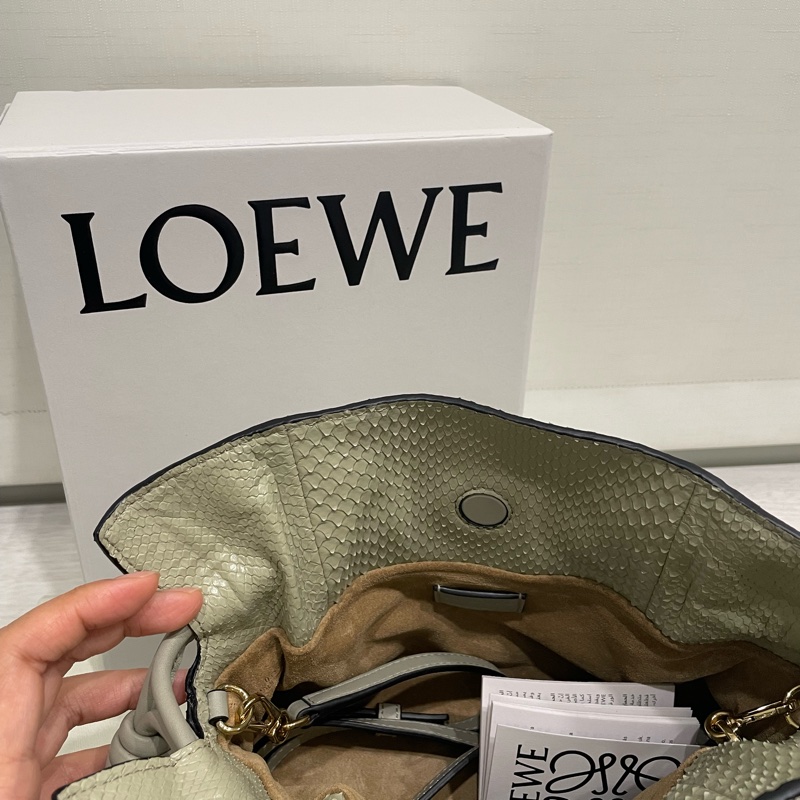Loewe_Mini Flamenco Marble Light Green Snakeskin Knot Clutch-4