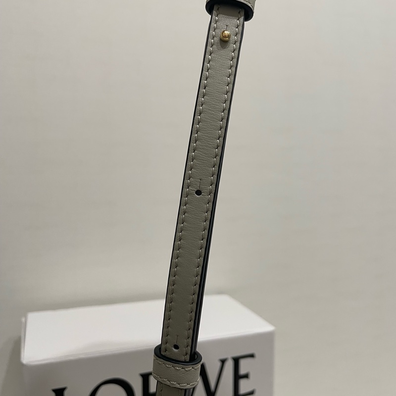 Loewe_Mini Flamenco Marble Light Green Snakeskin Knot Clutch-6