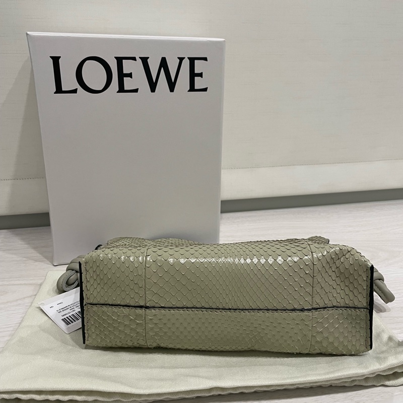 Loewe_Mini Flamenco Marble Light Green Snakeskin Knot Clutch-10