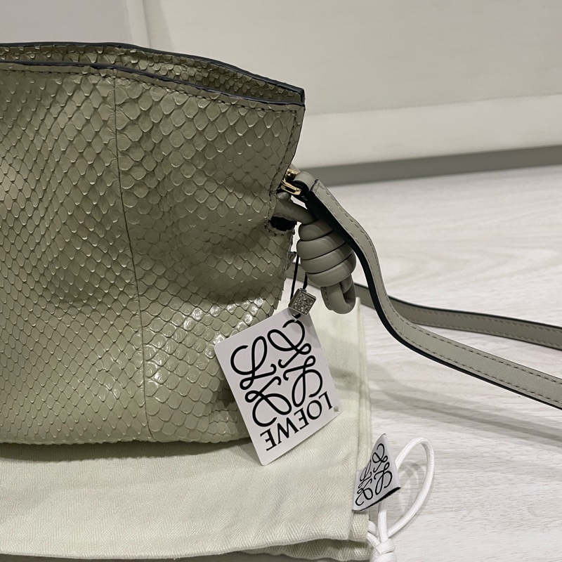 Loewe_Mini Flamenco Marble Light Green Snakeskin Knot Clutch-13