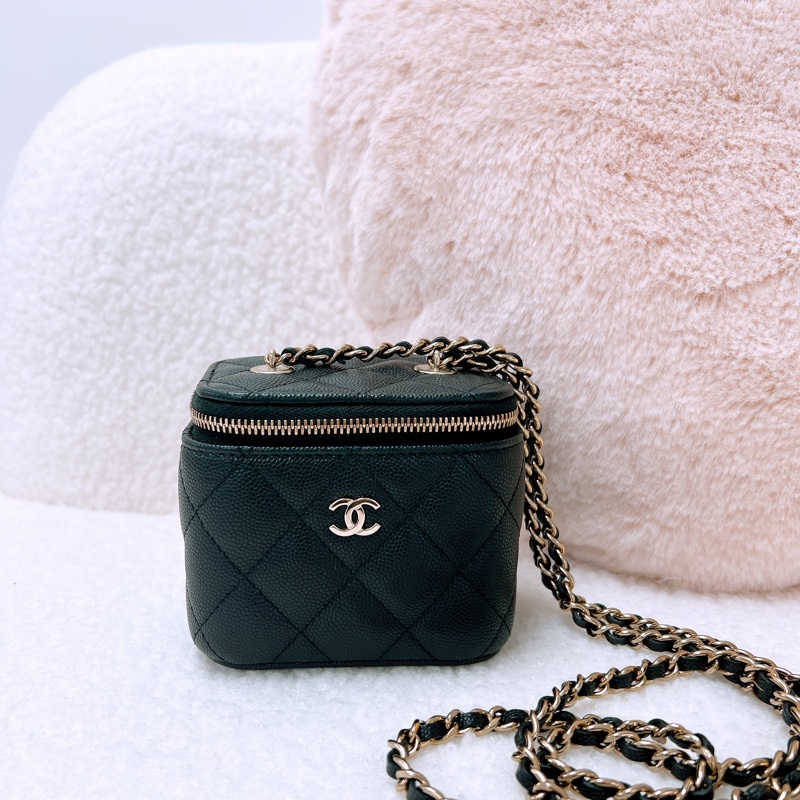 Chanel 黑金牛皮化妝包/小盒子-0