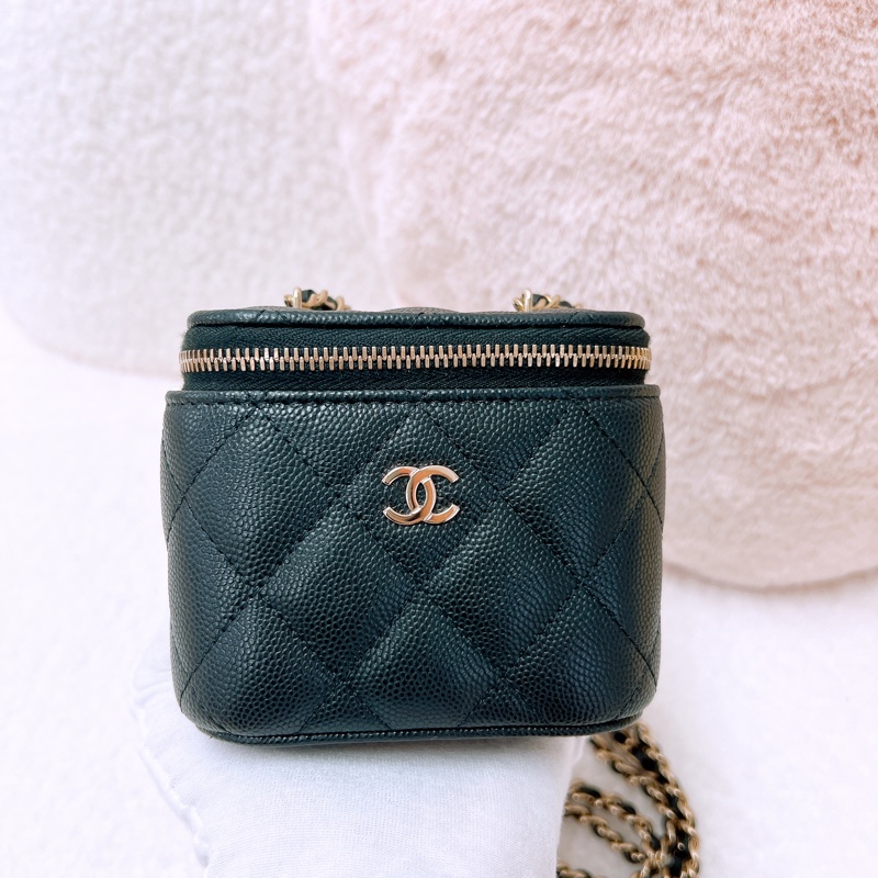 Chanel 黑金牛皮化妝包/小盒子-1