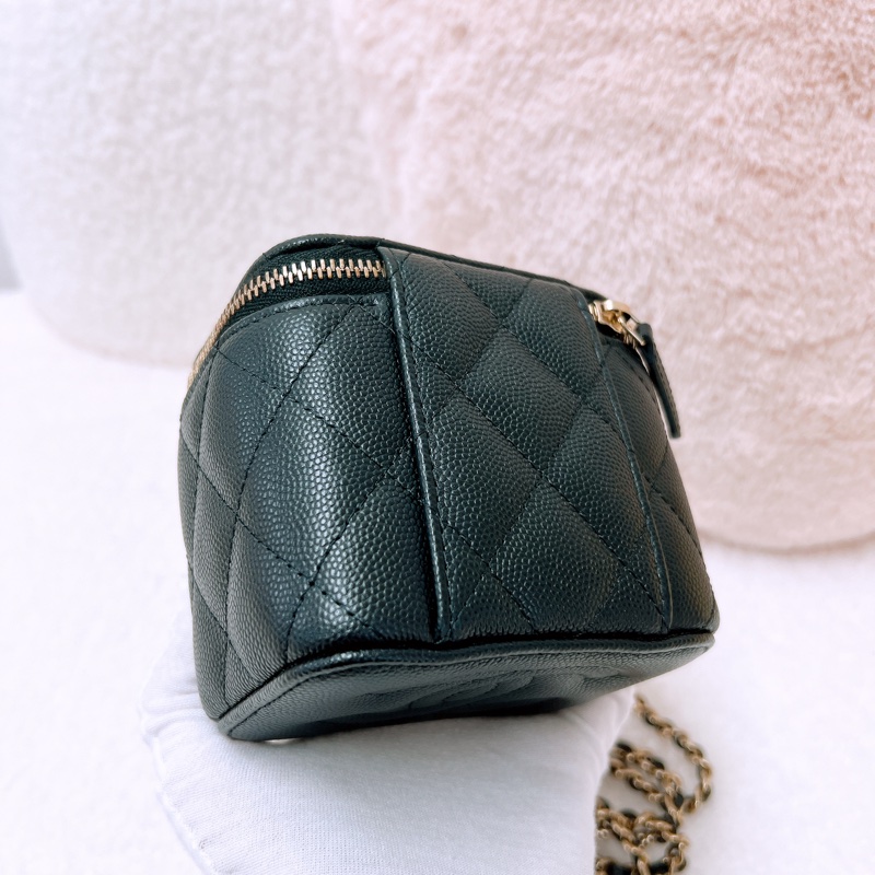 Chanel 黑金牛皮化妝包/小盒子-9