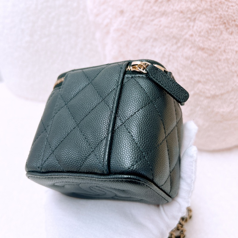 Chanel 黑金牛皮化妝包/小盒子-10