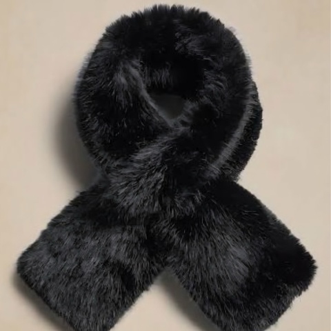 Banana Republic black fury scarf 黑色毛圍巾