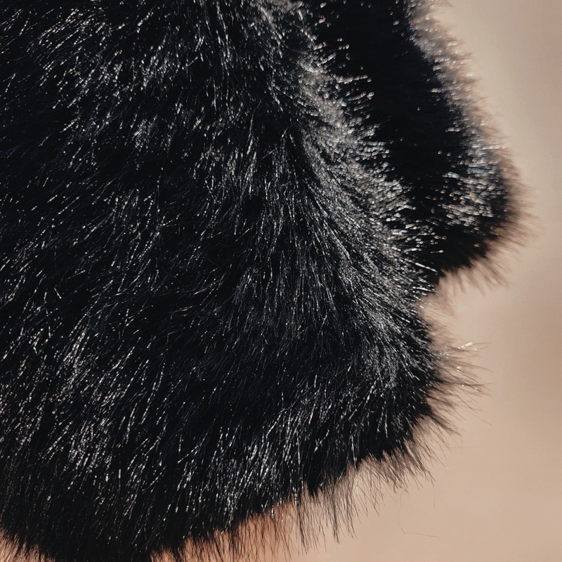 Banana Republic black fury scarf 黑色毛圍巾-3