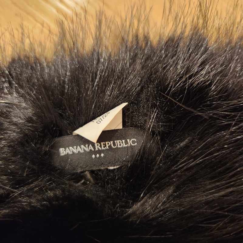 Banana Republic black fury scarf 黑色毛圍巾-4