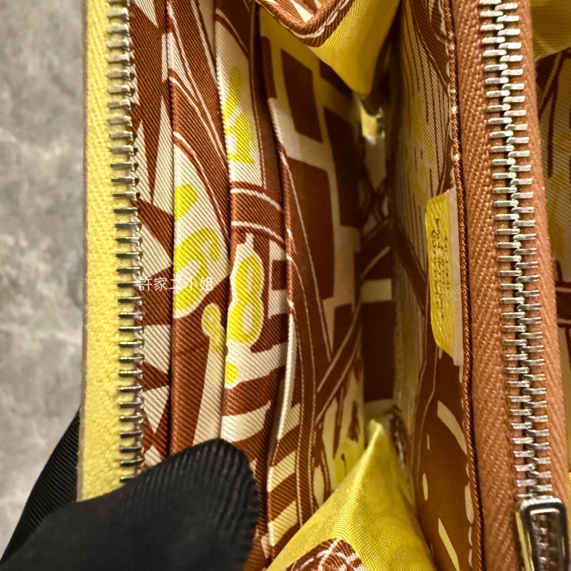Hermes 98新 Silk'ln 絲巾ㄇ拉短夾 檸檬黃-11