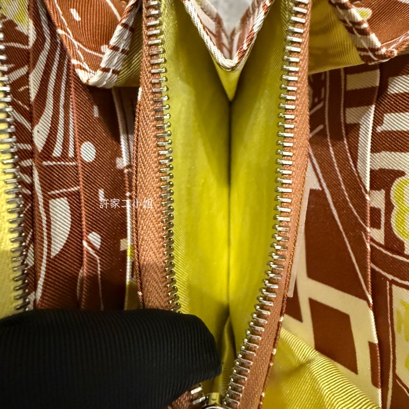 Hermes 98新 Silk'ln 絲巾ㄇ拉短夾 檸檬黃-14