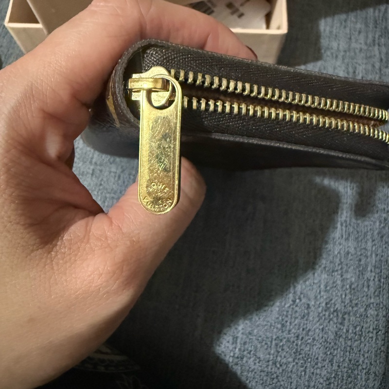 9新LV老花拉鍊卡包m60067-8