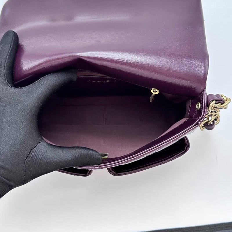 CHANEL 24A手工坊油蠟皮酒紅金扣單肩郵差包25*16**5 全新閒置配件盒子塵袋購證-2